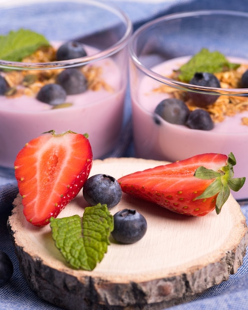 Free photo close up of a healthy breakfast made with fresh berries