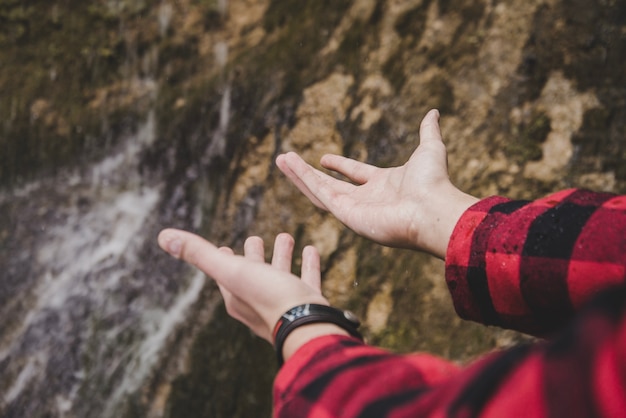 Free photo close-up of hiker with open hands