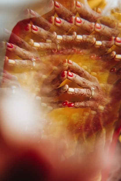 Free photo close-up of hindu bride's hands covered with henna tattoos