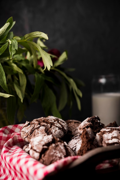 Free photo close-up homemade chocolate cookies on the table