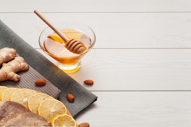 Free photo close-up homemade honey on the table