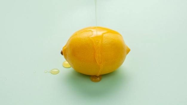 Free Photo close-up honey pouring on a lemon