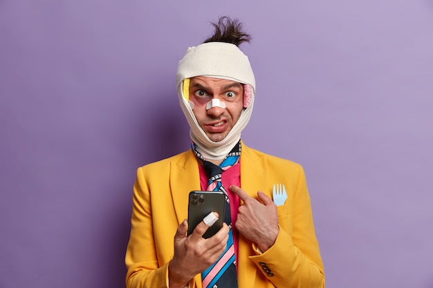 Free photo close up on injured man with dark bruise under eyes and brain concussion, wears bandage