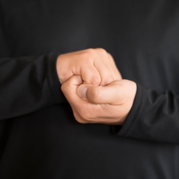 Free photo close-up interpreter communicating through sign language