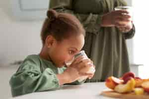 Free photo close up kid drinking smoothie