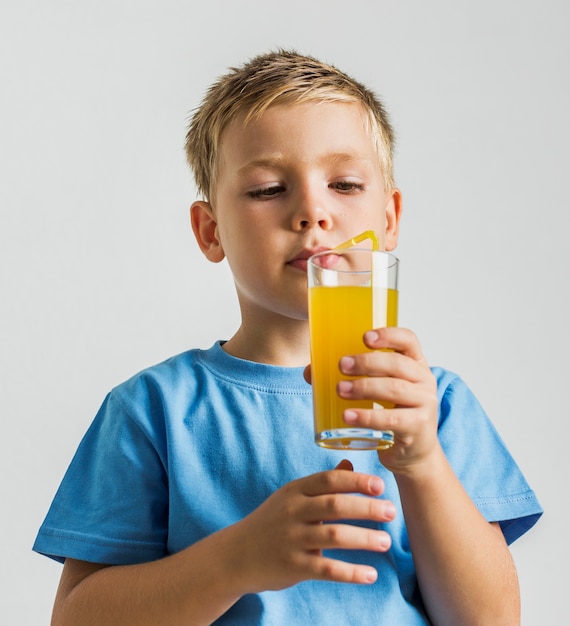 Free photo close-up kid with a glass of juice