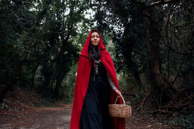 Free Photo close up on little red riding hood