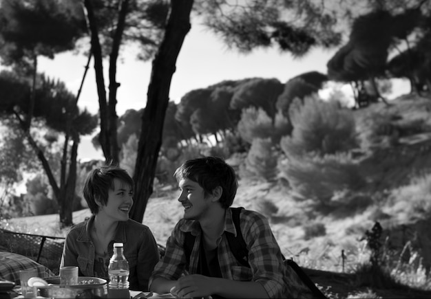 Free Photo close up lovely couple enjoying picnic