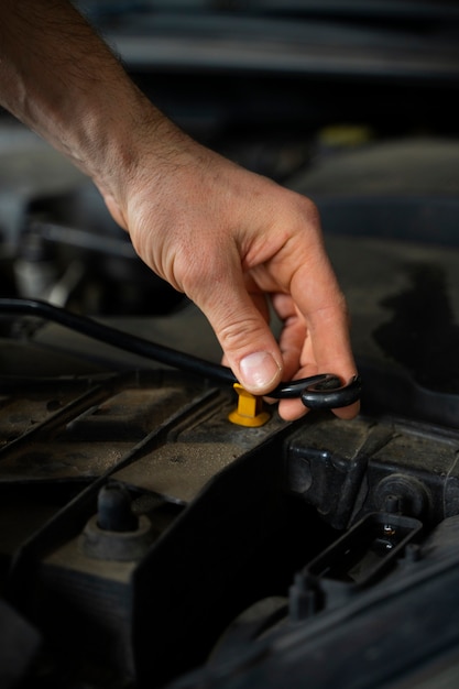 Free photo close-up of male mechanic working in auto repair shop on car