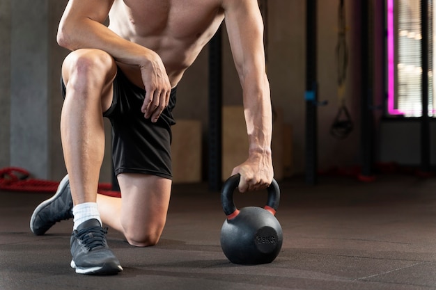 Close up on man doing crossfit workout