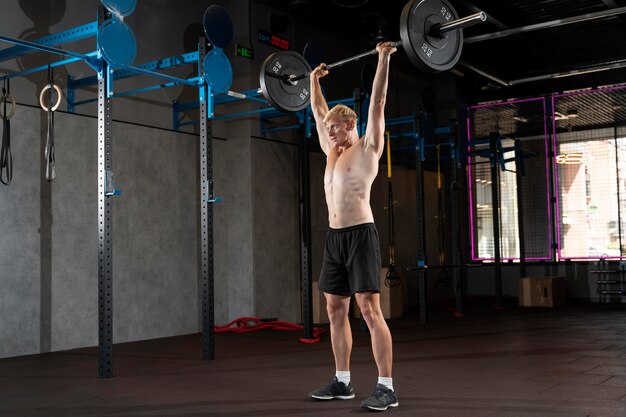 Close up on man doing crossfit workout