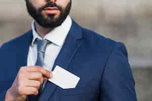 Free photo close-up man holding business card