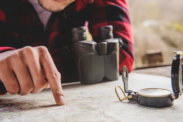 Free photo close-up of man pointing a point on the map