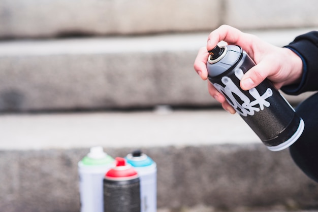 Free Photo close-up of a man's hand holding graffiti spray bottle