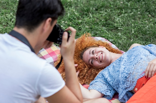 Free photo close up man taking a photo of a woman