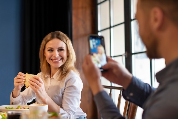 Free photo close up man taking photos of woman