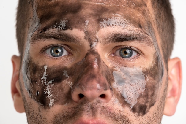 Free photo close-up of man with black mask on his face