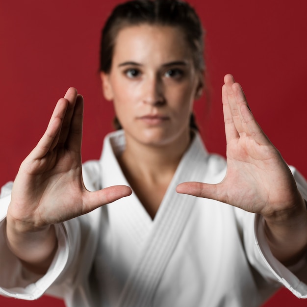 Free photo close-up martial arts woman ready to fight