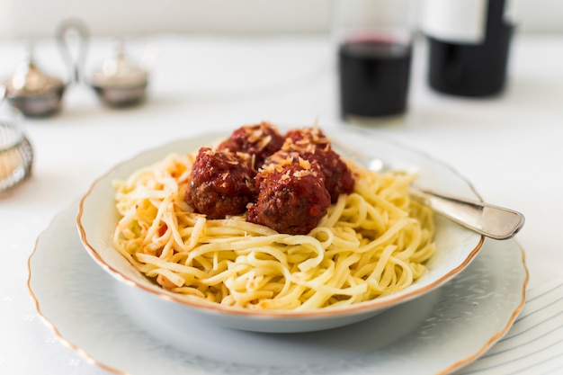 Free Photo close-up of meat balls on italian pasta in the bowl