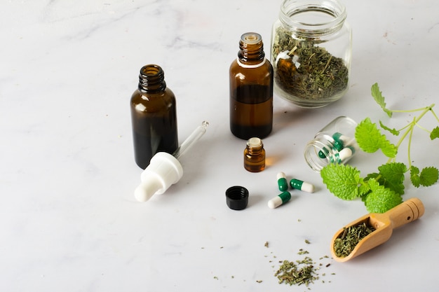 Free photo close-up medicine and pills on the table