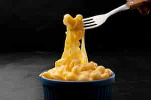 Free photo close up on melted mac and cheese