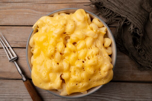 Close up on melted mac and cheese