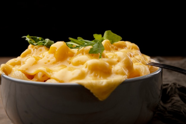 Close up on melted mac and cheese