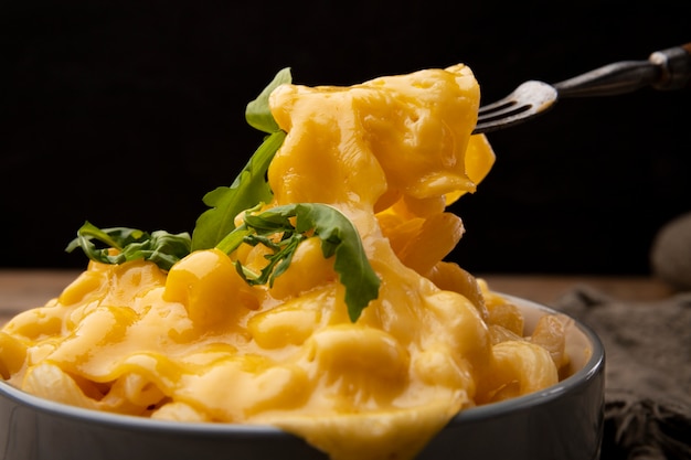 Close up on melted mac and cheese