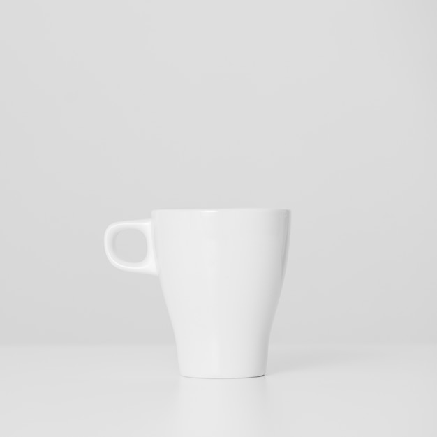 Free photo close-up minimalistic white cup