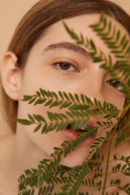 Free photo close up model posing with twigs