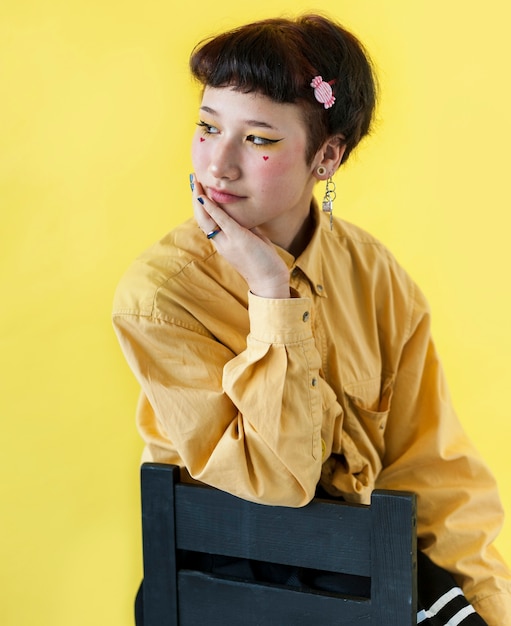 Free photo close up model sitting on chair