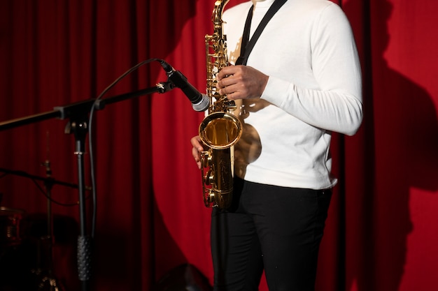 Free photo close up musician playing the saxophone