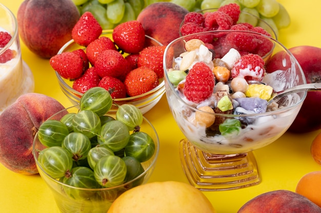 Free Photo close up musli yogurt with fresh fruits arrangement