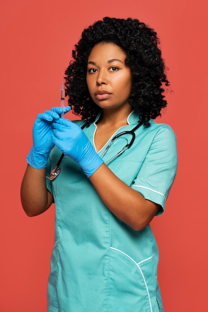 Free photo close up on nurse preparing vaccine