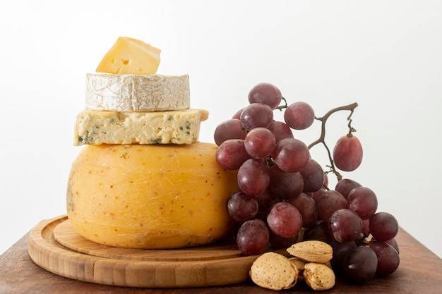 Free photo close-up organic cheese with grapes