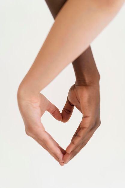 Free photo close up on people connecting through hands