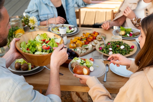 Free photo close up people eating delicious food