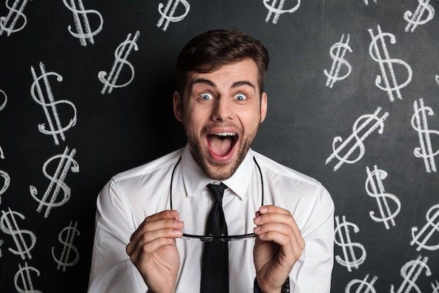 Free photo close-up photo of amazed brunette man takes off his glasses,