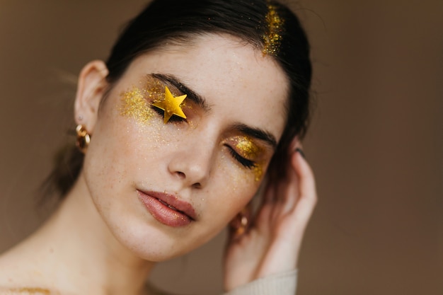 Free Photo close-up photo of enchanting black-haired lady posing with eyes closed. charming girl with party makeup.