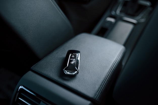 Free photo close up photo of keys lying donw inside brand new modern car