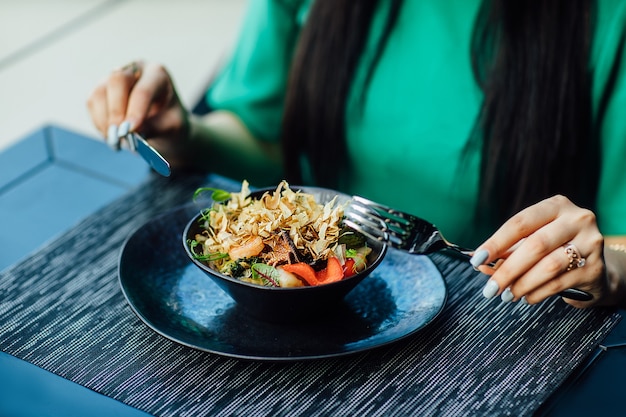 Close up photo, restaurant food, eat salade, smiling. Lunch time.