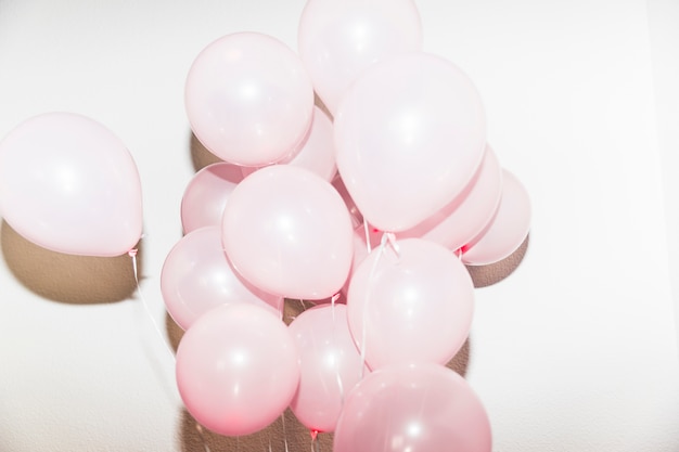 Free photo close-up of pink balloons isolated on white background