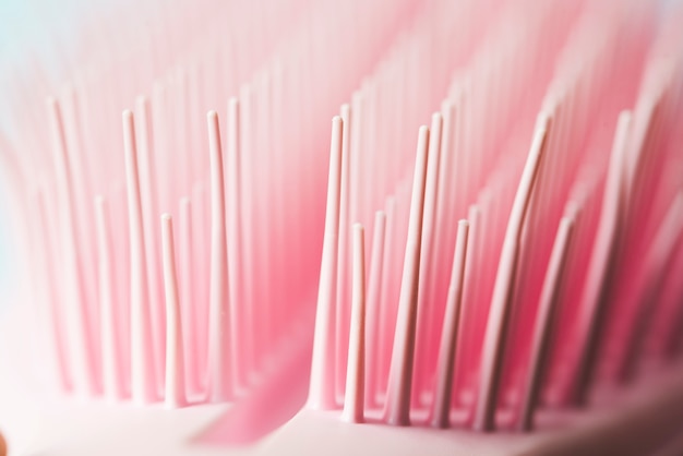 Free photo close-up pink comb