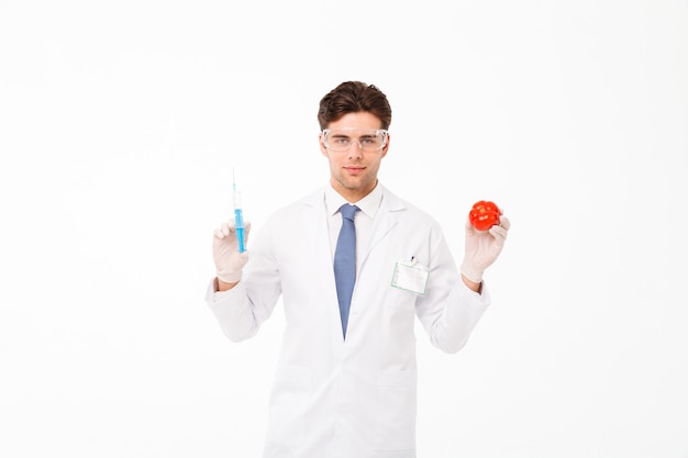 Free photo close up portrait of a confident young male doctor