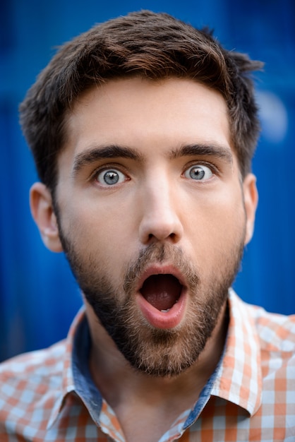 Free photo close up portrait of handsome man surprised