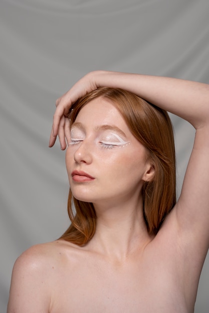 Free photo close up portrait of person wearing make up liner