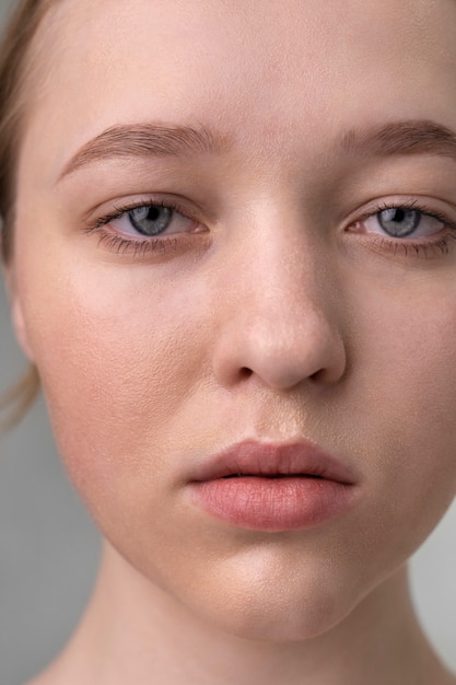 Free photo close up portrait of woman with hydrated skin