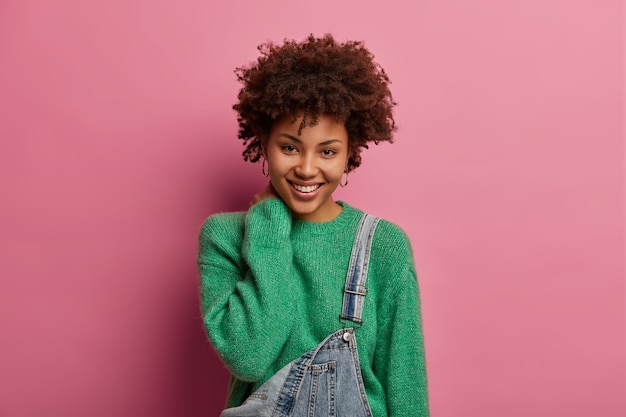 Free photo close up portrait of young beautiful woman isolated