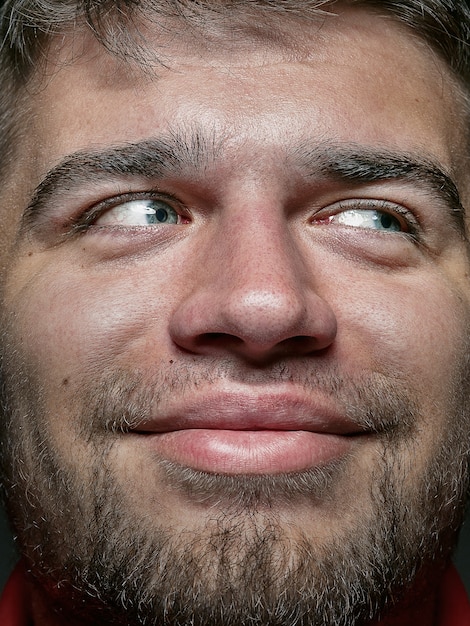 Free photo close up portrait of young and emotional caucasian man. male model with well-kept skin and bright facial expression. concept of human emotions. smiling and looks happy.