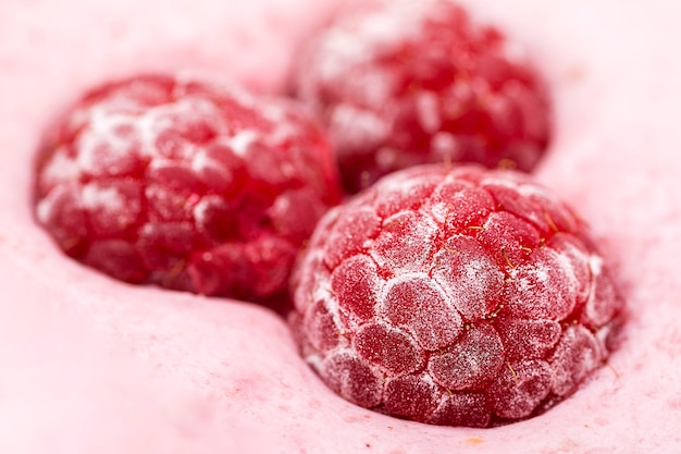 Free photo close-up raspberries in delicious smoothie